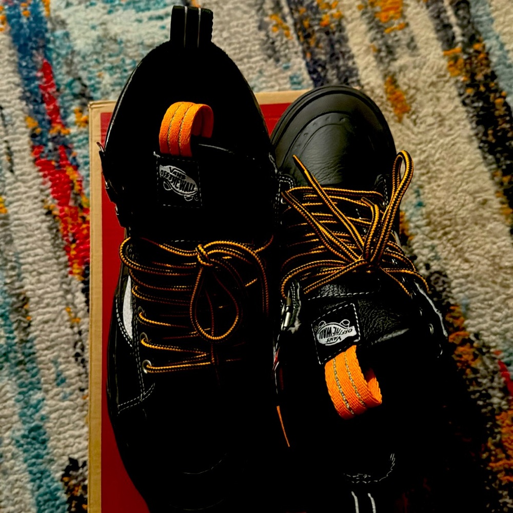 Camo SK8- Hi vans. Size 7.0m/8.5w. Used 9/10
